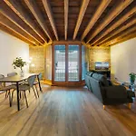 Canary Wharf - Converted Warehouse Apartment