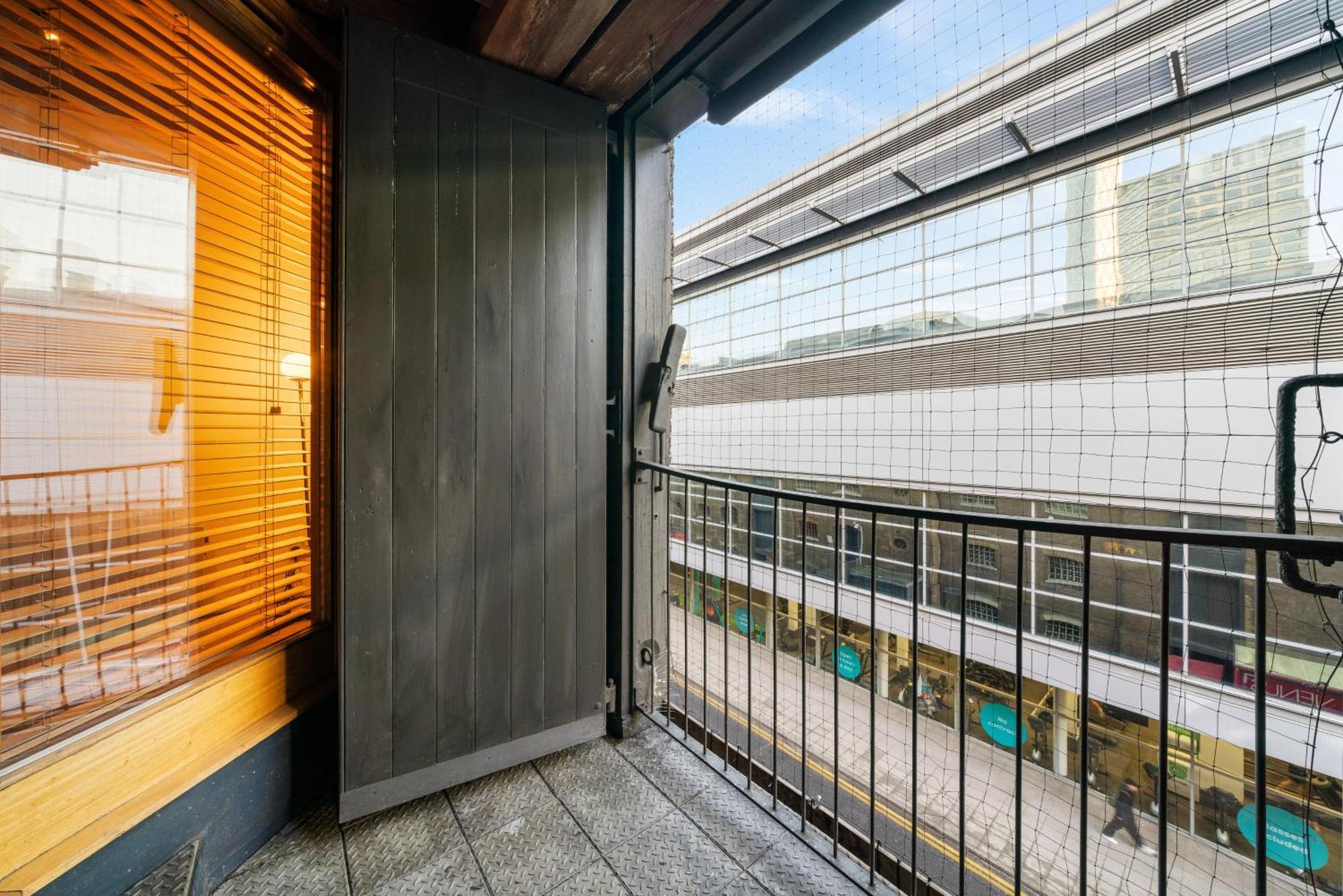 Canary Wharf - Converted Warehouse Appartement
